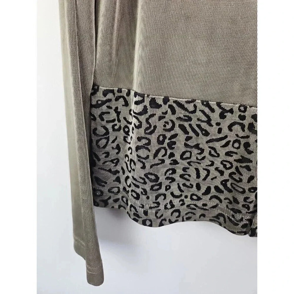 Private Edition Chico's Blouse Top Olive Green Animal Print Block Button Size 0 - Picture 6 of 9